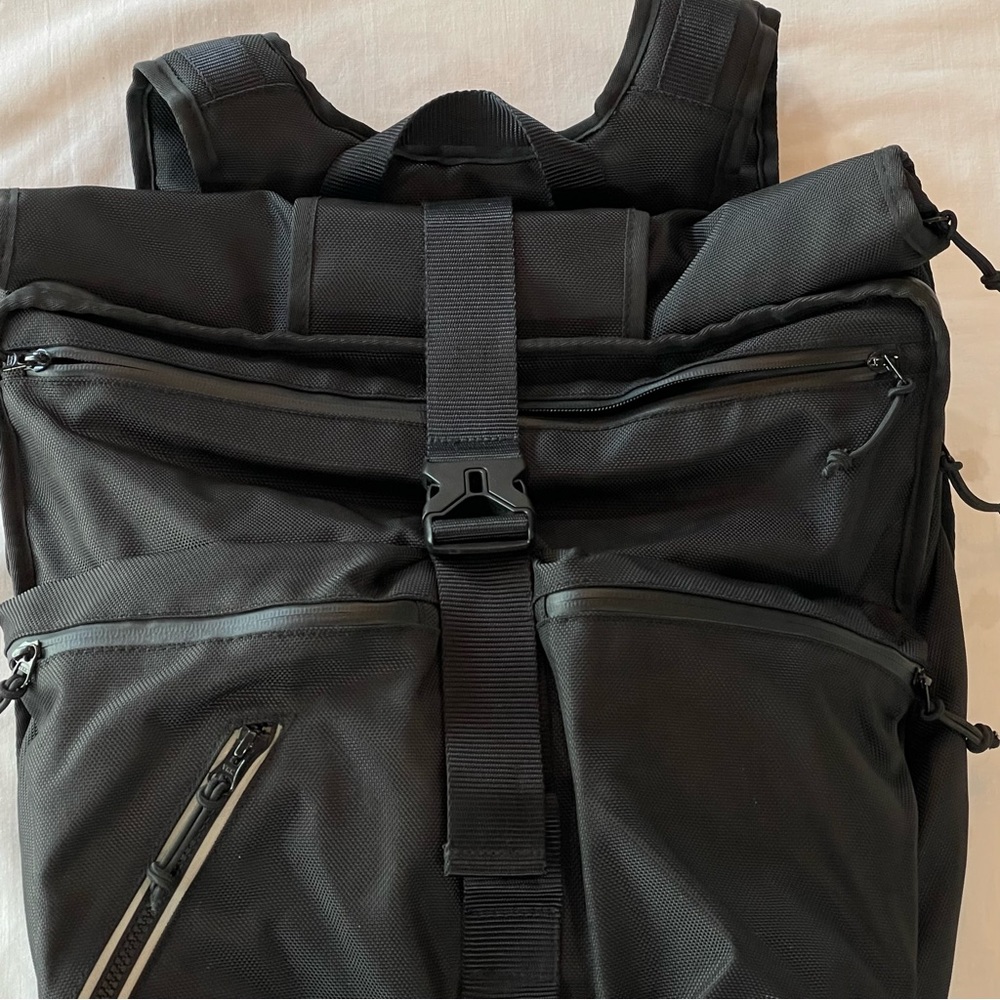 Levi’s Rolltop Commuter Backpack - image 4